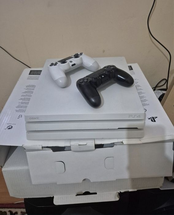 Playstation 4 Pro 1Tb белый