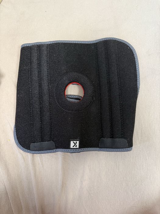 Stabilizator genunchi cu rotula decupată