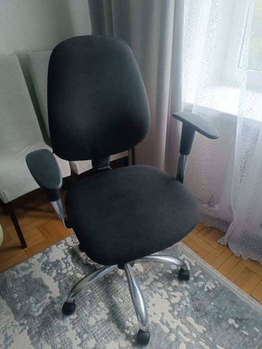 Продам кресло компьютерное офисное б/у