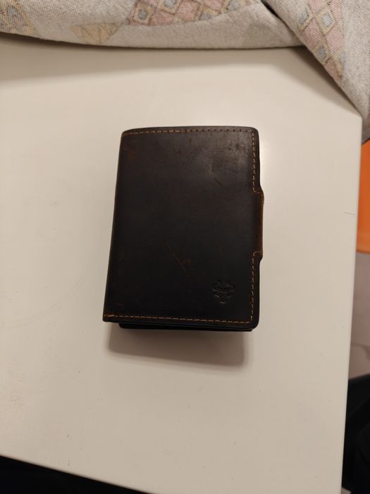 Кожен портфейл ат естествена коже с специално отделение за карти