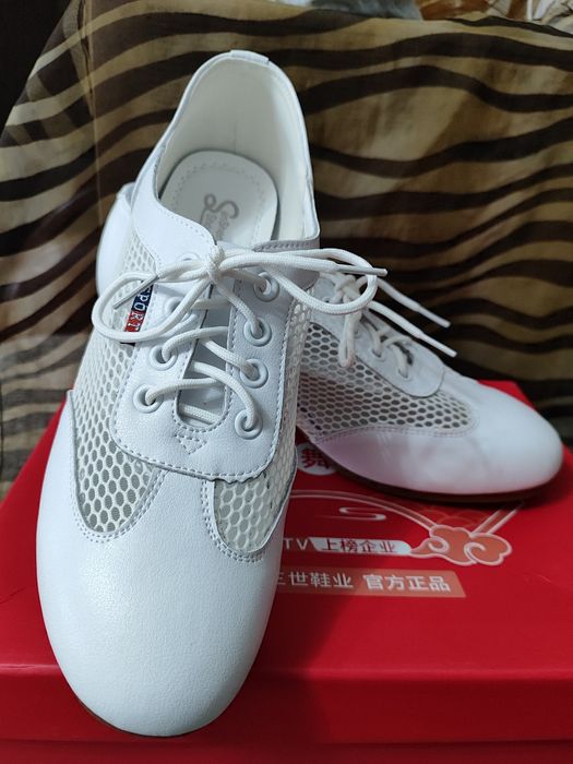 Продам туфли новые