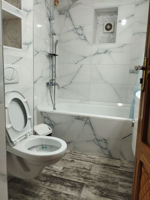 Închiriez apartament 3 camere