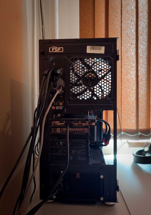Геймърски компютър R7 5800X3D / RAM 32GB / RTX 4080