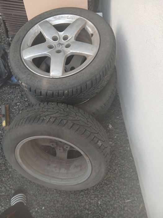 Vând roți pe 17 215/55 R17 98V M-S