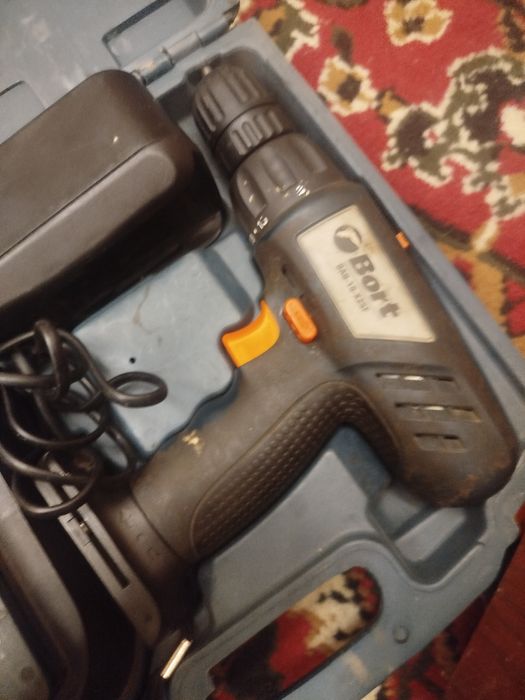 Шуруповерта 2шт продаеться