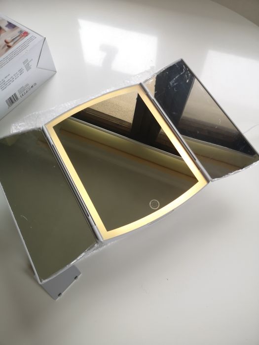 3-в-1 LED козметичен органайзер със сгъваемо огледало, InnovaGoods