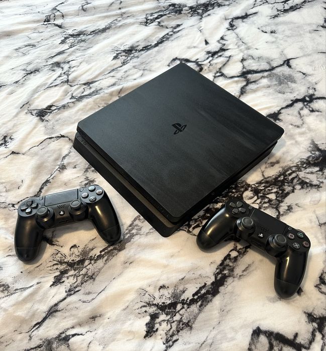 PS4 Slim 500 GB + 2 controllere + jocuri