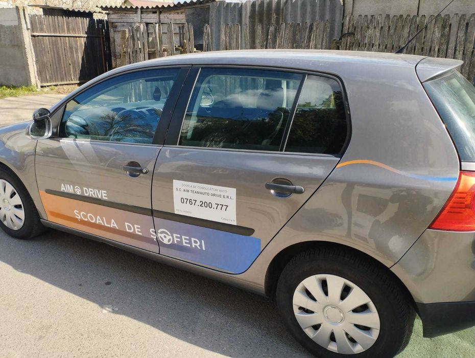 colantare auto cu printuri tip reclama