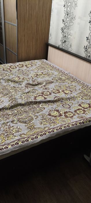 двухспальная кровать