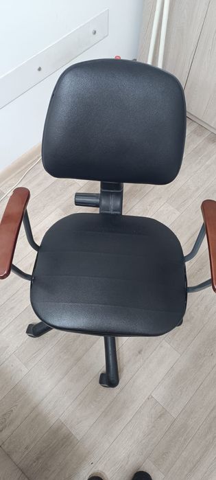 Офисная мебель столик стул кресло