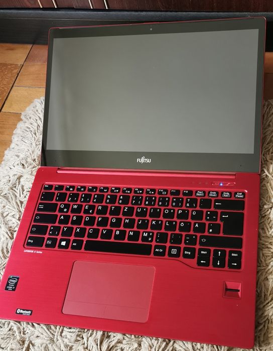 Laptop Fujitsu Lifebook U904 i7-4600U HDD 500GB 6GB RAM – pentru piese / reparație