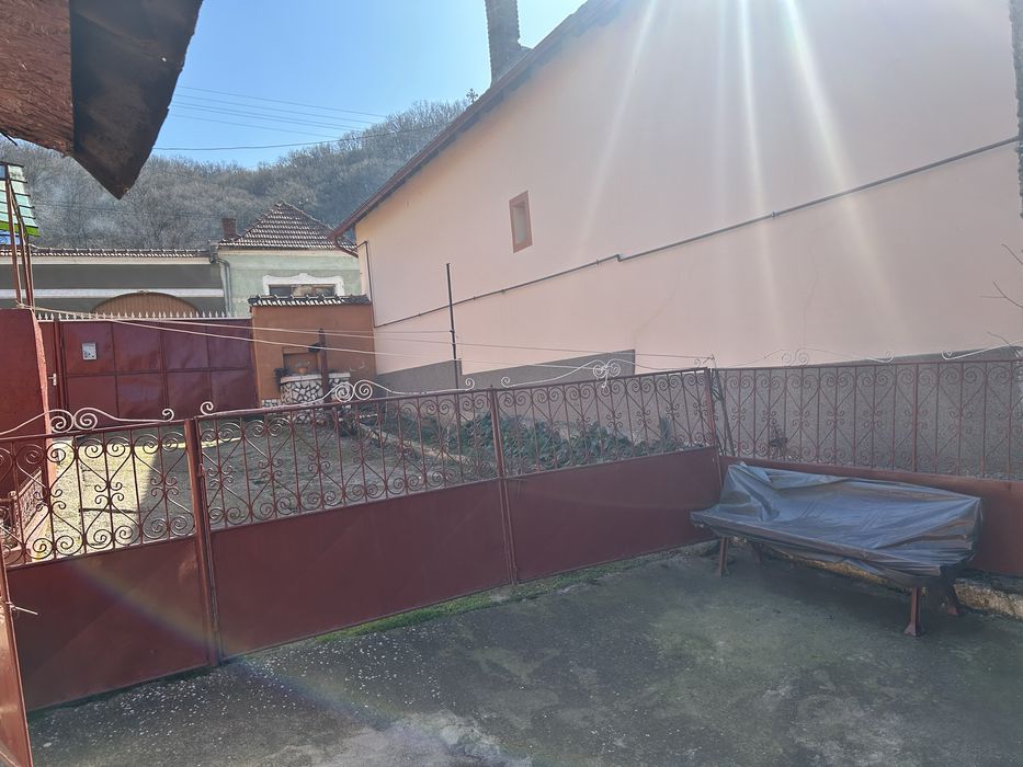 Vand casa la țara Saliste