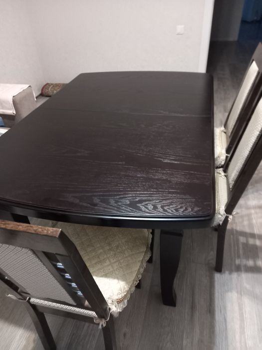 Продам стол для гостиной