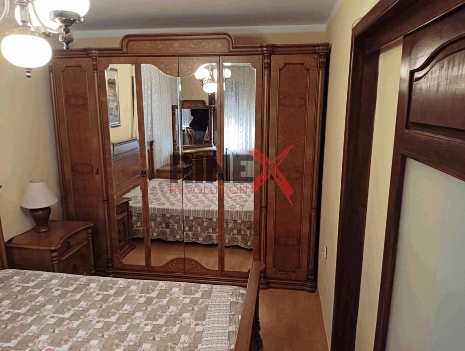 Етаж от къща под наем в Център