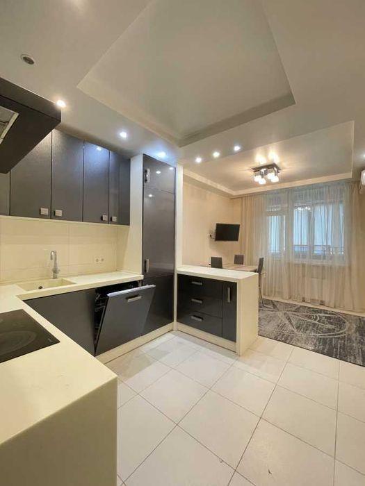 Дава се под наем Двустаен апартамент в София, Център - 65 кв.м за 407.49 € - Снимка #2