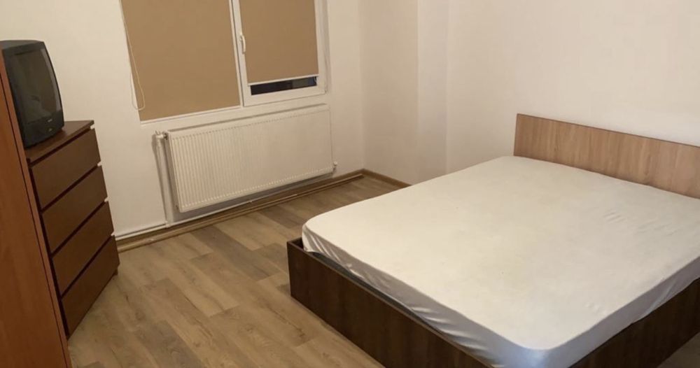 Garsonieră de închiriat – Roman, zona Centru