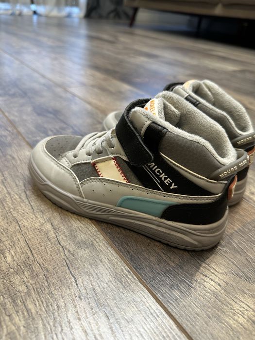 Детские кроссовки