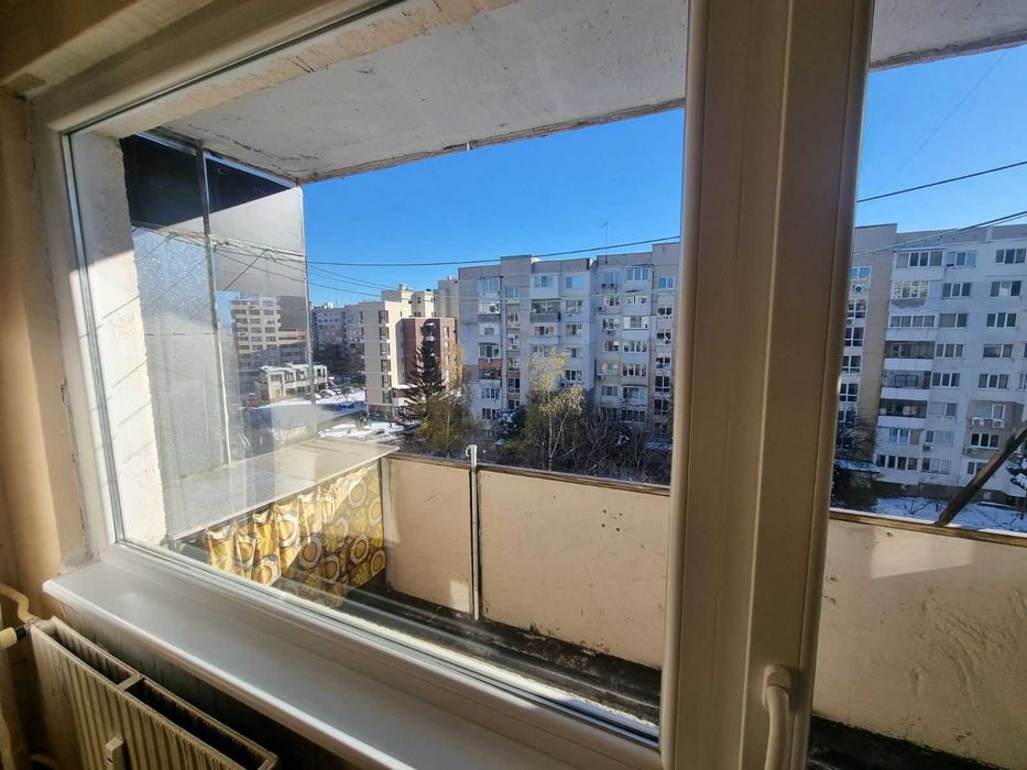 Продава се просторна гарсониера – кв. Младост 1