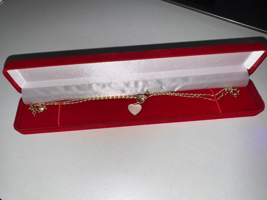 Кулон в форме сердца и кольцо в виде полумесяца