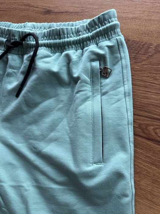 Мъжки,памучни къси панталонки Nike с бродирано лого и ципове на джобоветв цвят мента