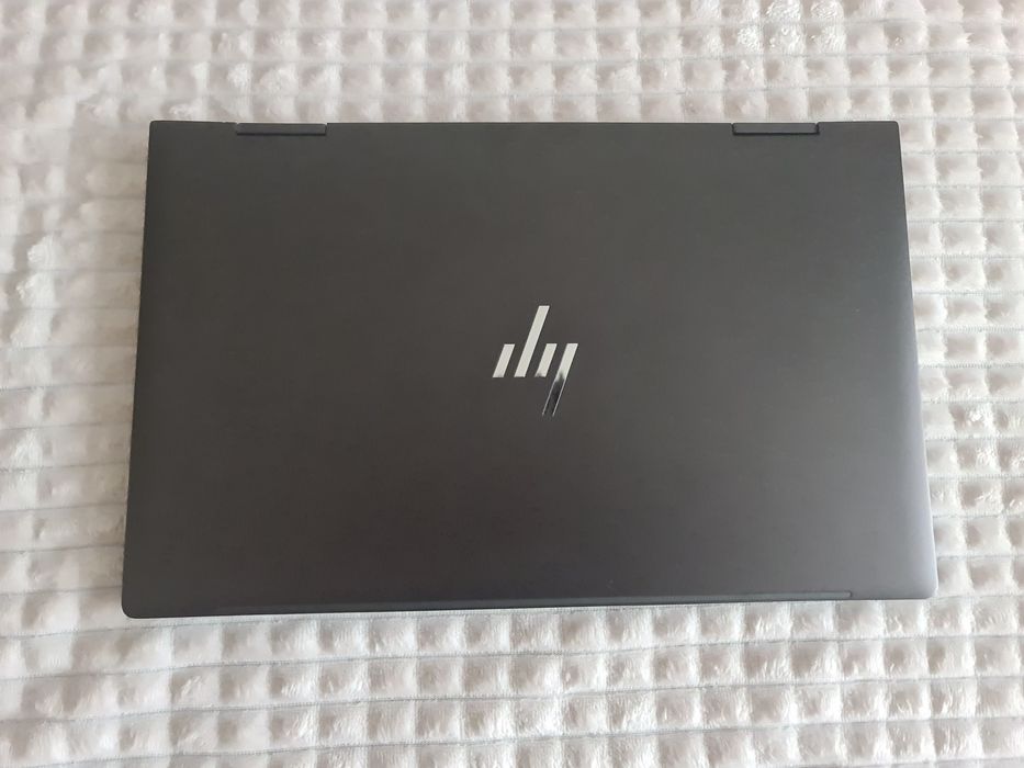 Laptop HP Envy X360 cu display crapat(abia se vede)