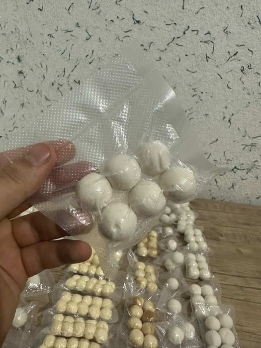 Qurut , sirniy palochka va sneklar