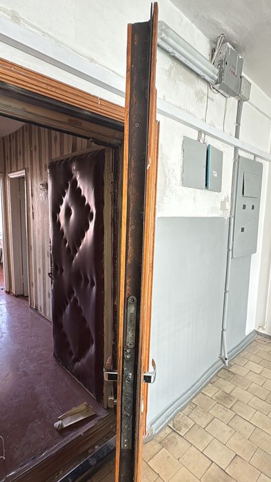 Продам входную дверь