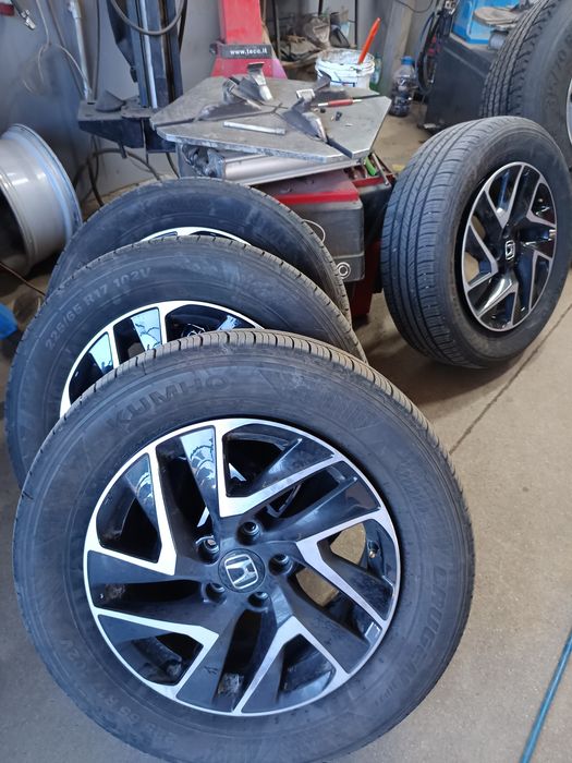 225/65/17 102V Kumho