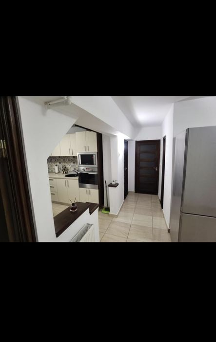 Inchiriez apartment 3 camere zona centrala