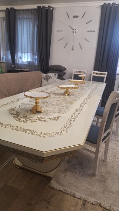 Стол для гостиной