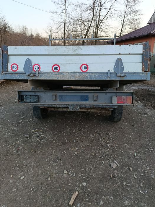 Vând remorca tractor