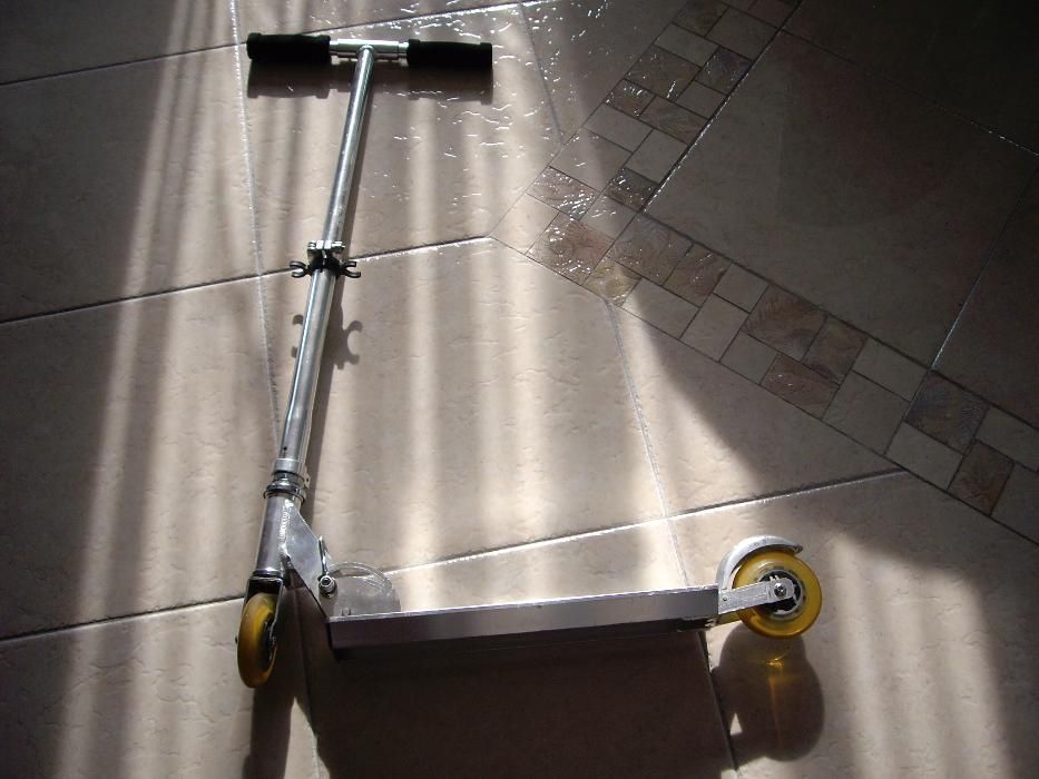 Тротонетка "MDL" със силиконови колела.