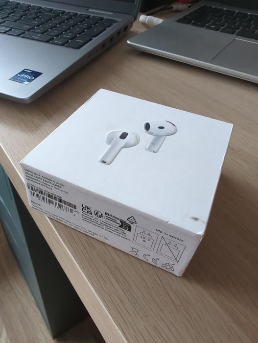 Apple AirPods 4 ANC