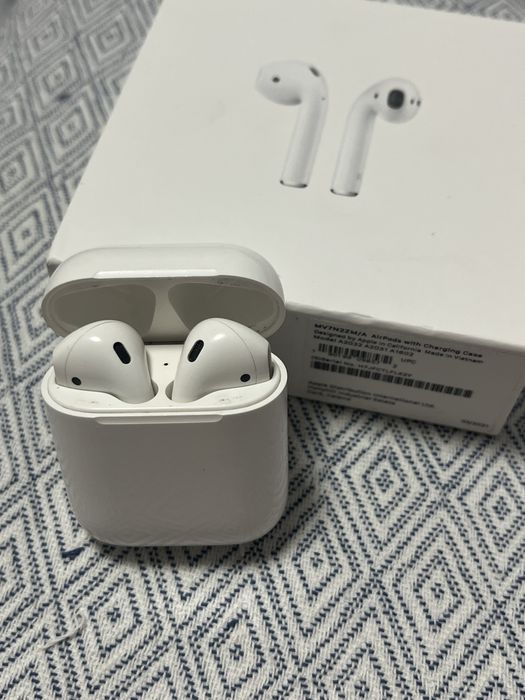 Продам наушники AirPods