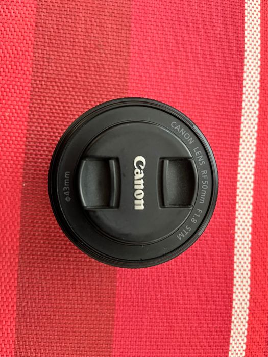 Canon RF 50mm f/1.8 stm обектив