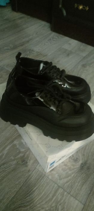 Продам полуботинки для девочки подростка