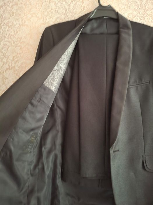 Продам костюм на подростка.