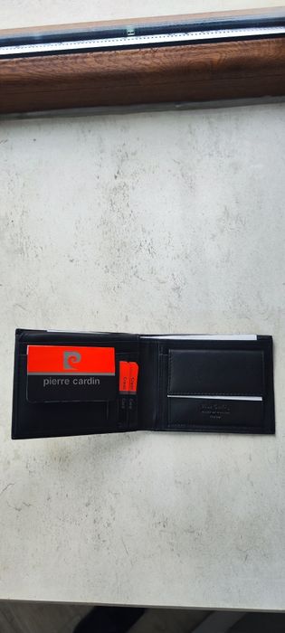 Естествено кожено портмоне от Pier Carden.