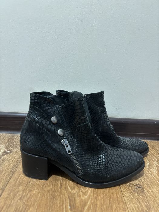 Продам обувь туфли/ сапожки 36-37 размер