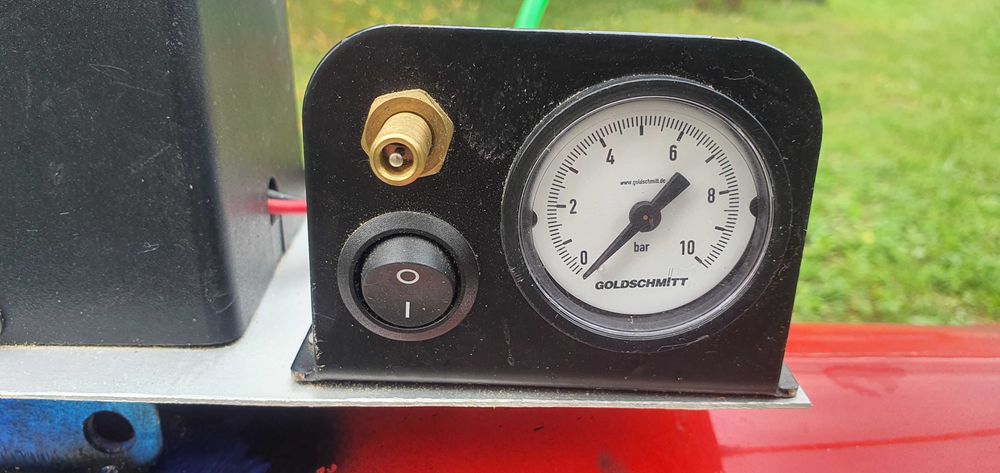 Compresor pe 12 V si butelie mare (cca 50 cm lungime) import Germania