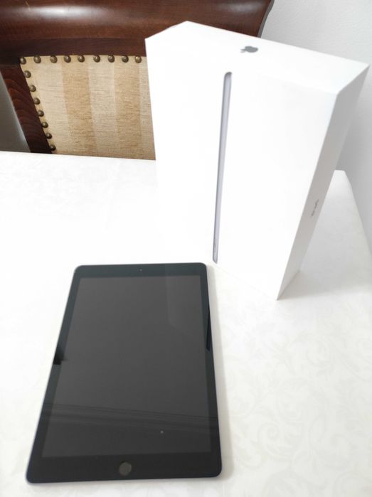 iPad 6 (128 Gb, Wi-fi) + чехол