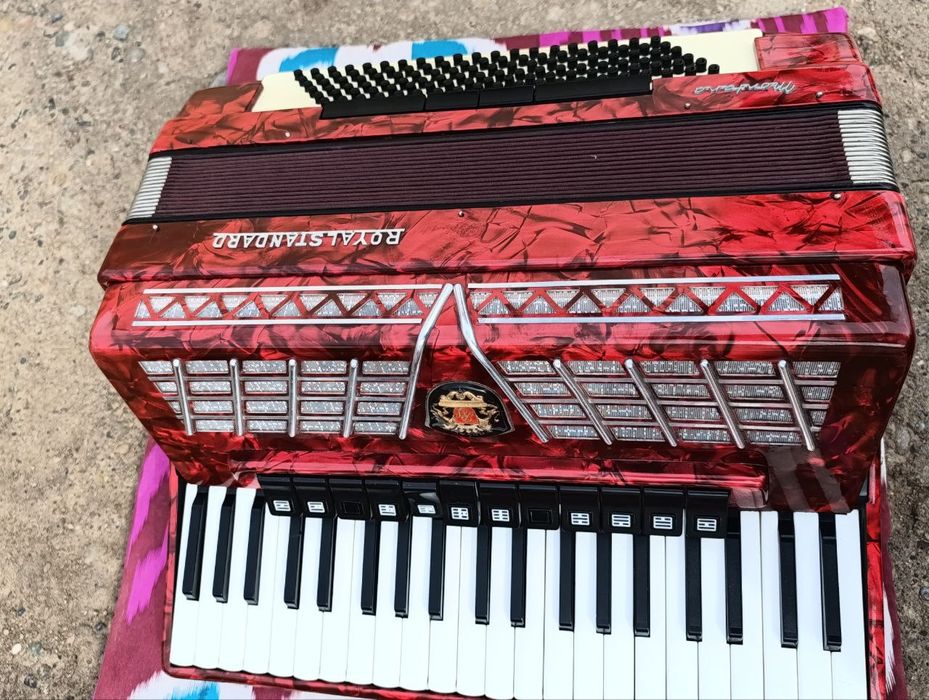 Акардион  Royal standard montana 12 регистр