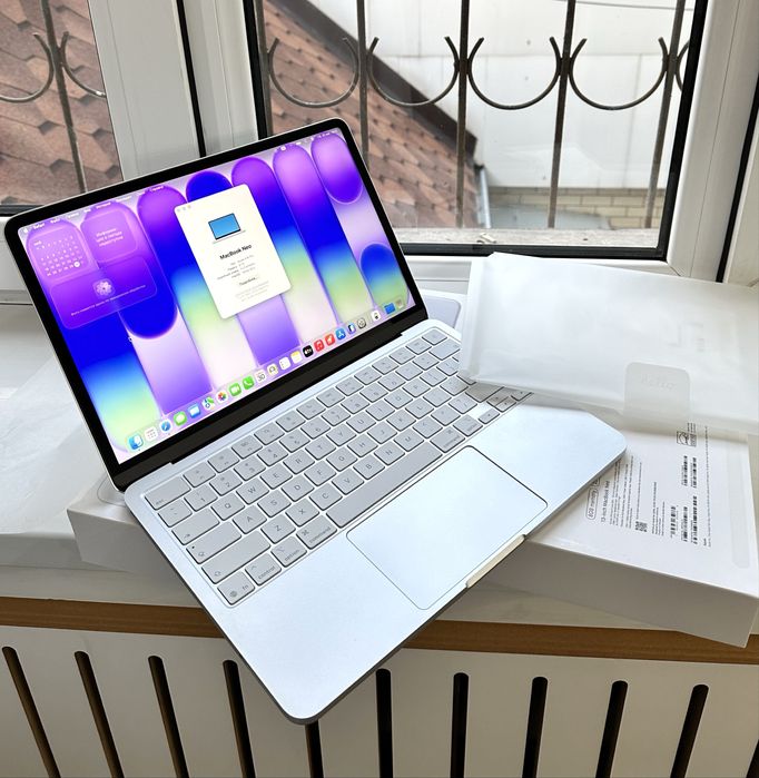 MacBook Neo Silver 8/256GB LLA