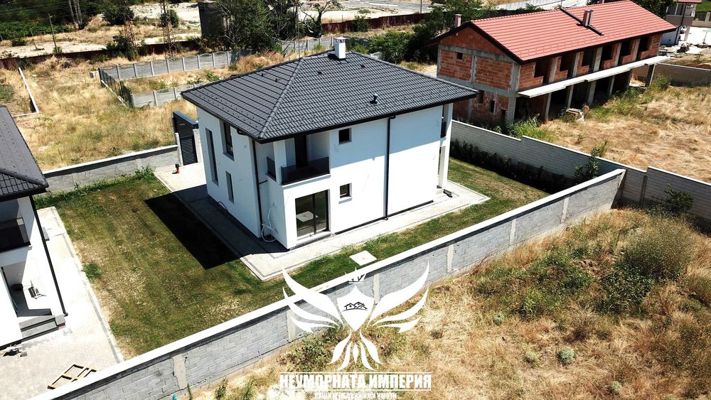 Продавам нова двуетажна къща с 224РЗП и равен двор с площ от 490кв.м. в село Брестник, обл.Пловдив