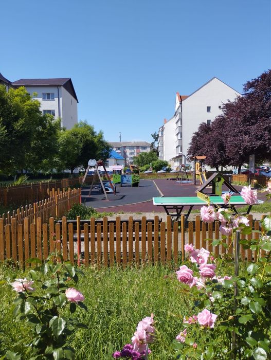 Proprietar - vând apartament 2 camere decomandat, etaj 1, zona  Big, str St.  O. Iosif colț cu Violetelor