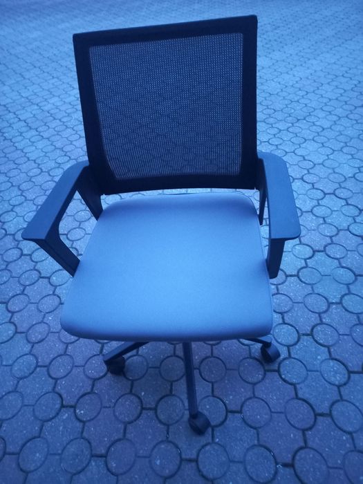 Scaun birou nefolosit