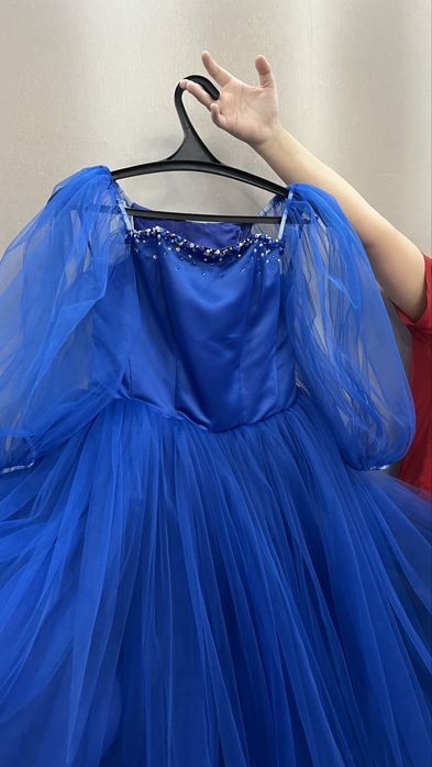 Продам нарядное платье за 25000 на 14-15 лет