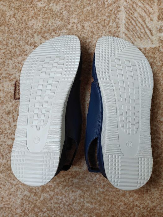 Продам босоножки размер 39