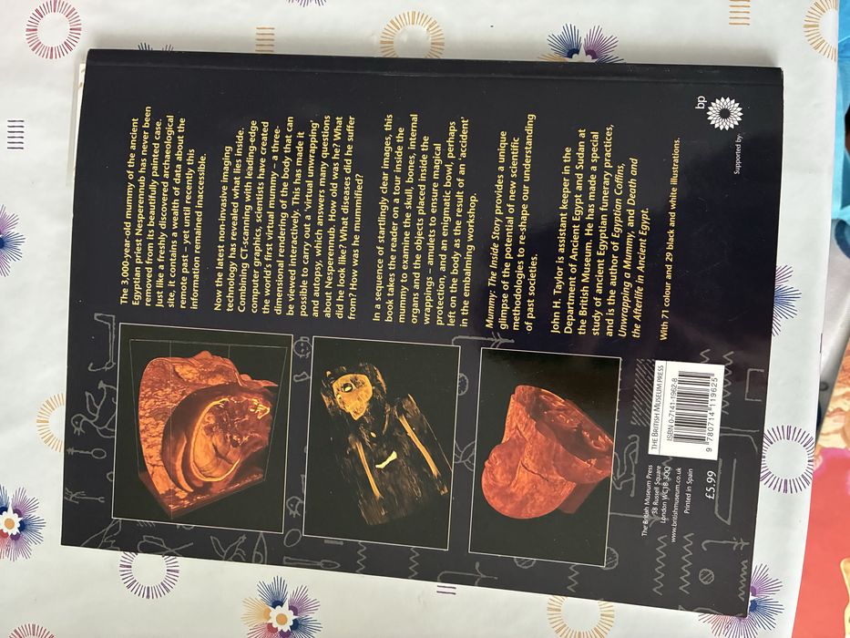 Енциклопедия за мумиите на английски