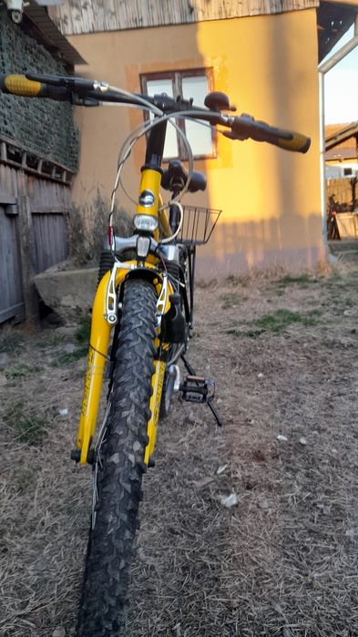 2 biciclete folosite foarte putin